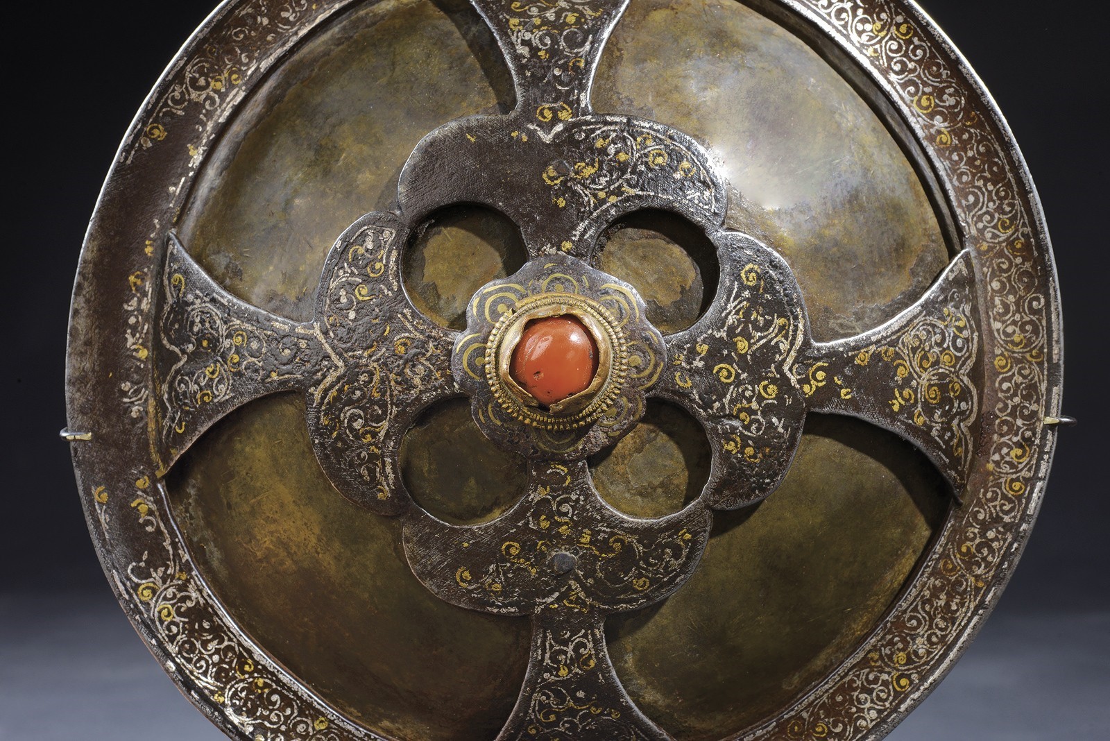 Tibet, Petto rituale “Thugs gsal me long”, metallo con cornice traforata e cabochon rosso