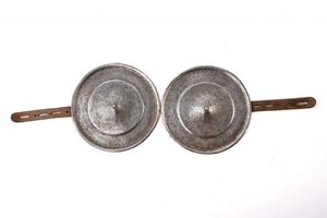 A pair of besagues