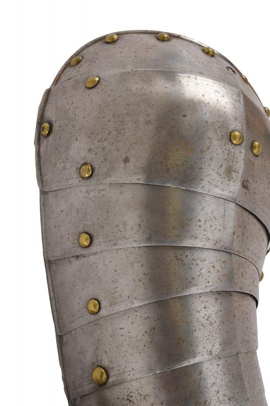 Inizio del XVII secolo, Paio di spallacci in sette lame