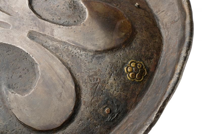 Germania del Sud, Morione bianconero, coppo in due parti con cresta e decoro a giglio (circa 1600...