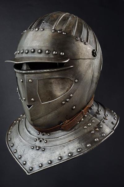 Elmo chiuso alla savoiarda, inizio XVII secolo