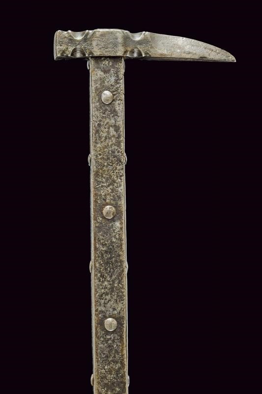 Martello da guerra XVI secolo, ferro e legno, con gancio da cintura