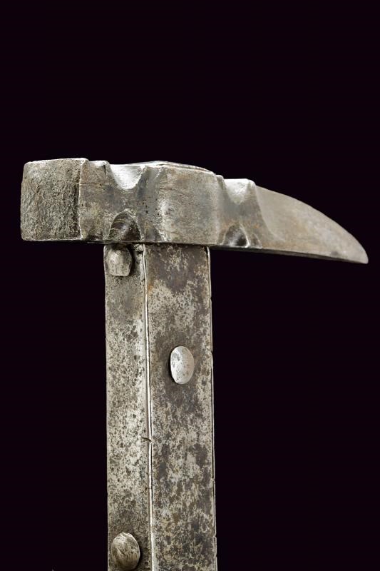 Martello da guerra XVI secolo, ferro e legno, con gancio da cintura