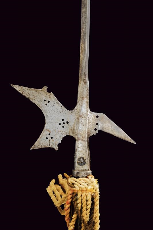 Militaria: Alabarda, ferro e asta lignea, circa 1600