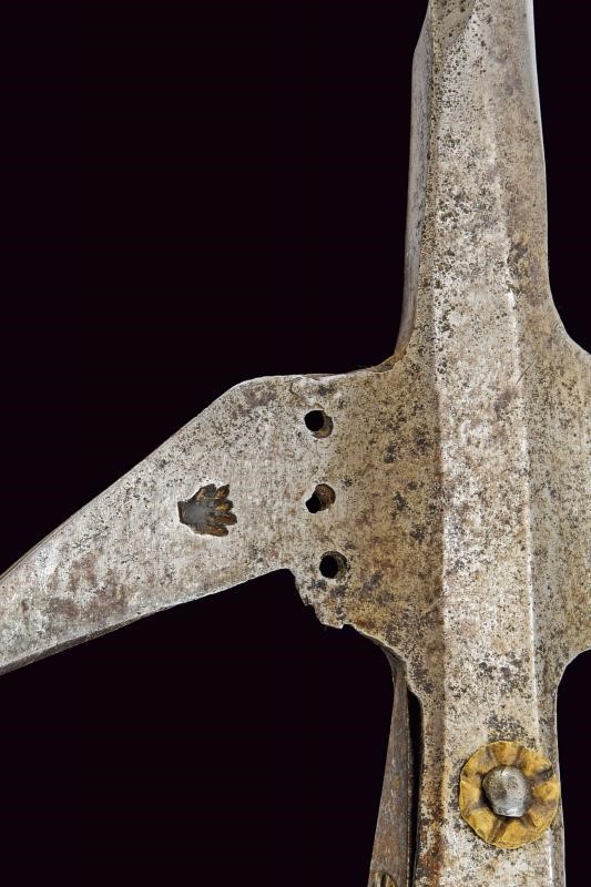 Militaria: Alabarda, ferro e asta lignea, circa 1600