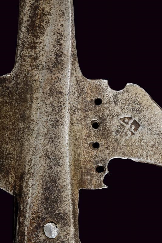 Alabarda stiriana, ferro con cuspide a quadrello e bandelle, ultimo quarto del XVI secolo