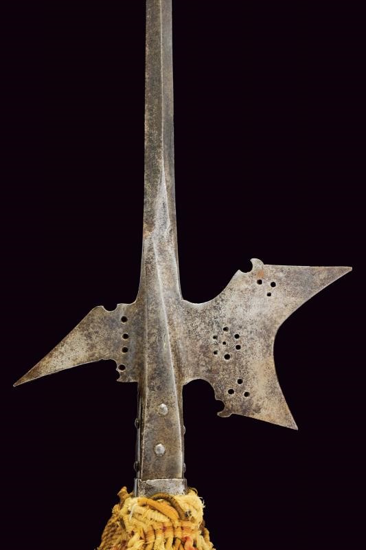 Alabarda stiriana, ferro con cuspide a quadrello e bandelle, ultimo quarto del XVI secolo
