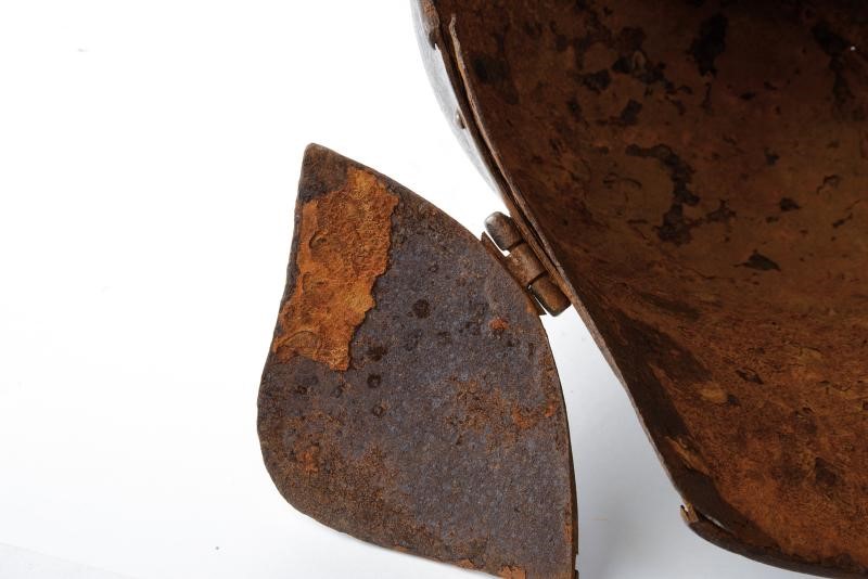 XIX secolo, Barbuta nello stile del XVI secolo, ferro