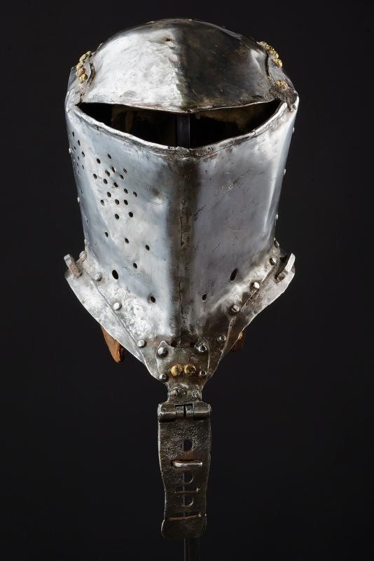 "Bocca di rana" (Stechhelm), elmo medievale, Germania, XX secolo