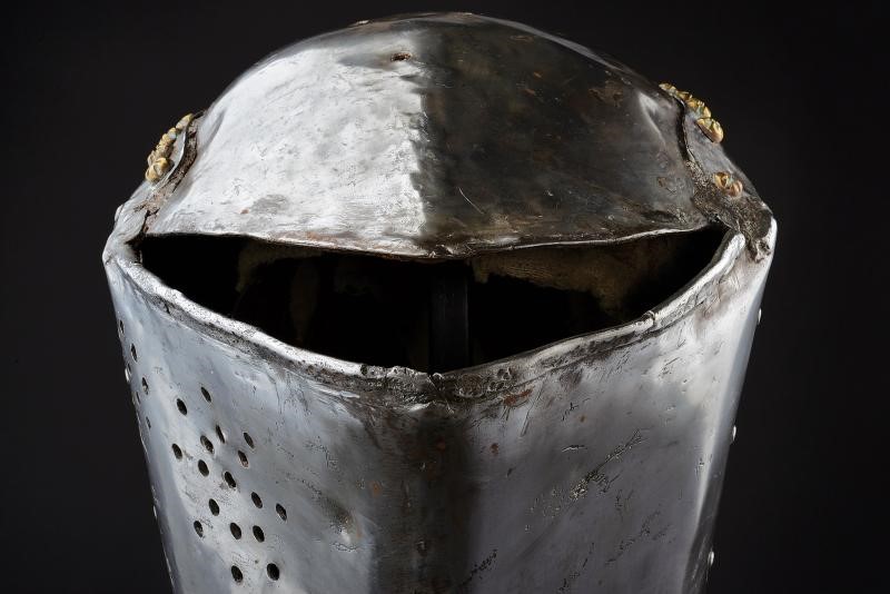 "Bocca di rana" (Stechhelm), elmo medievale, Germania, XX secolo