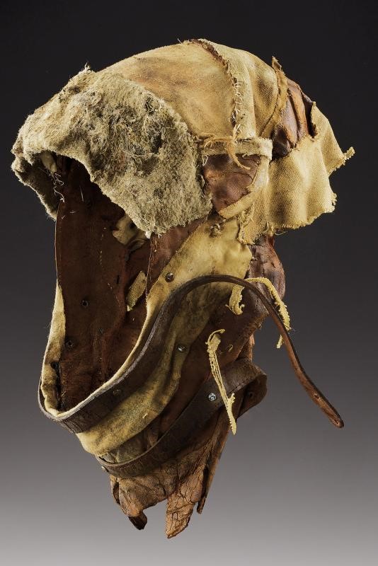 "Bocca di rana" (Stechhelm), elmo medievale, Germania, XX secolo