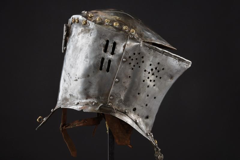 "Bocca di rana" (Stechhelm), elmo medievale, Germania, XX secolo