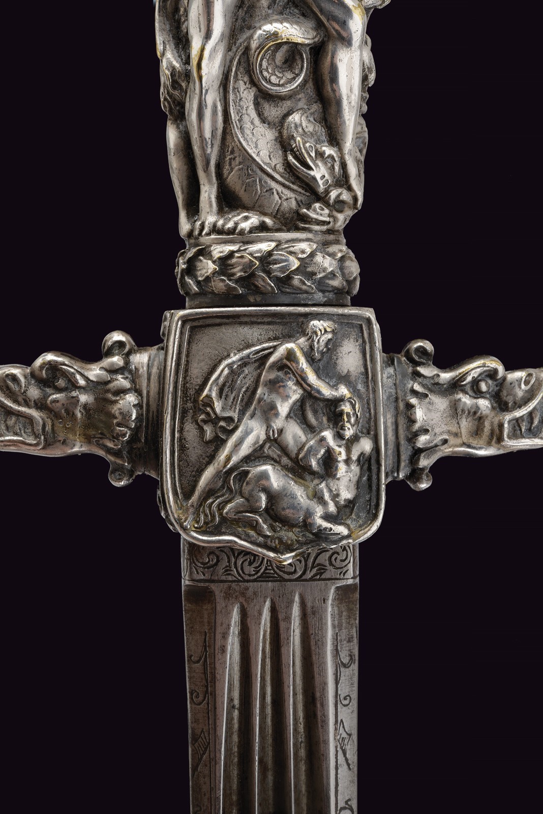Spada a lama dritta a doppio filo, fornimento in argento con raffigurazioni delle Dodici Fatiche ...