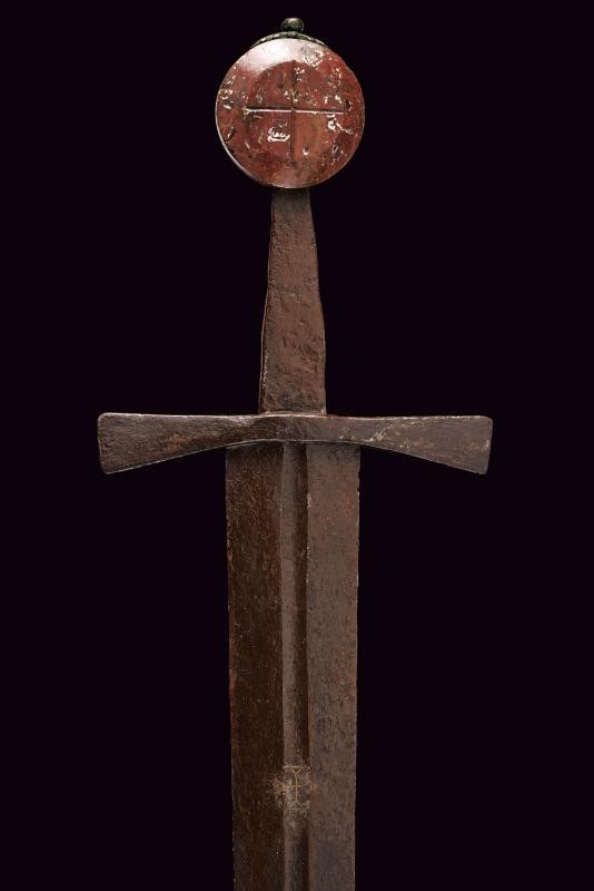 Spada d’arma bianca tardo medievale (fine XIV - inizio XV secolo), lama a doppio filo e croce pat...