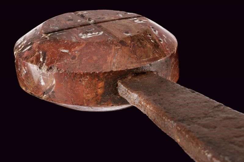 Spada d’arma bianca tardo medievale (fine XIV - inizio XV secolo), lama a doppio filo e croce pat...