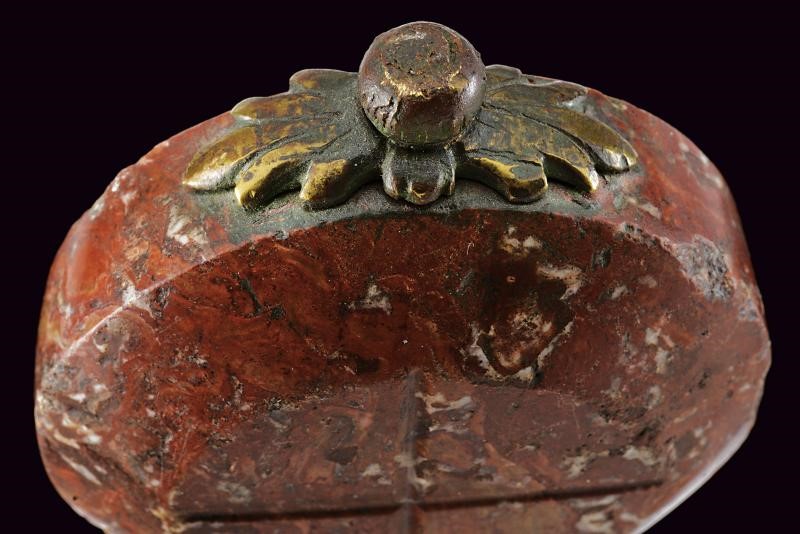 Spada d’arma bianca tardo medievale (fine XIV - inizio XV secolo), lama a doppio filo e croce pat...