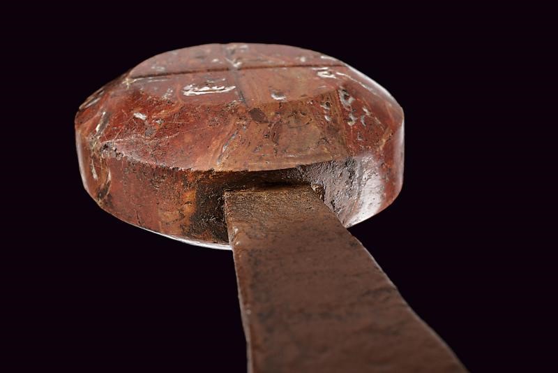 Spada d’arma bianca tardo medievale (fine XIV - inizio XV secolo), lama a doppio filo e croce pat...
