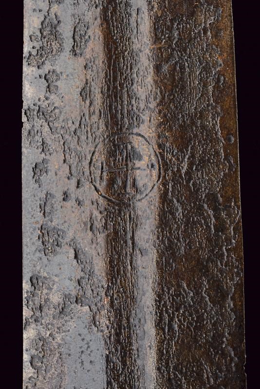 Spada medievale, lama diritta a doppio filo con scanalatura centrale (ca. 1270–1290)