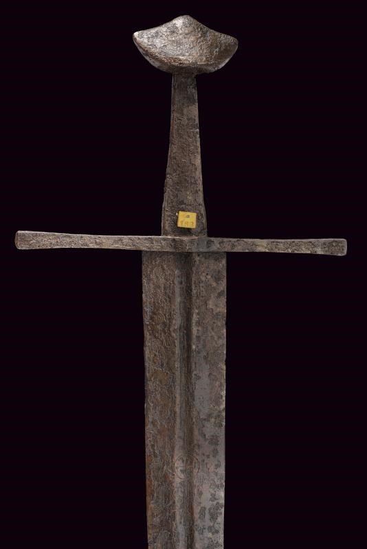 Spada medievale, lama diritta a doppio filo con scanalatura centrale (ca. 1270–1290)