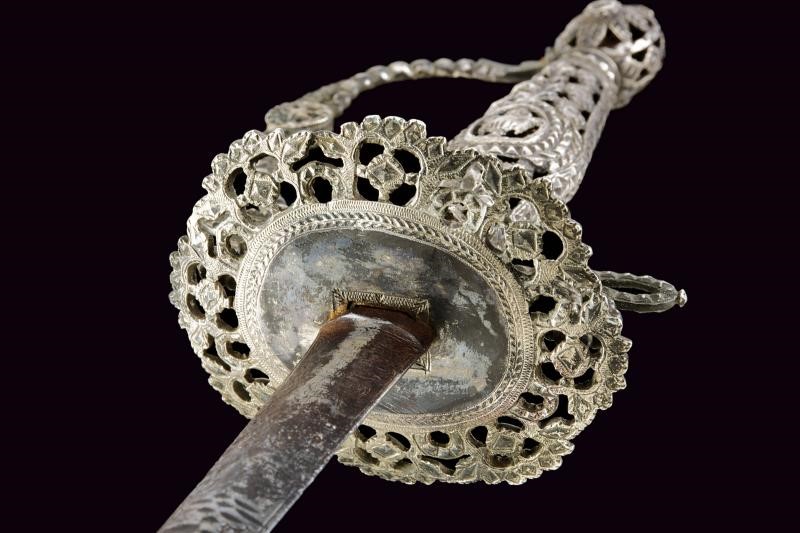 Spadino, lama dritta a due fili, elementi traforati e decorazione a trofei e floreali (XVIII seco...