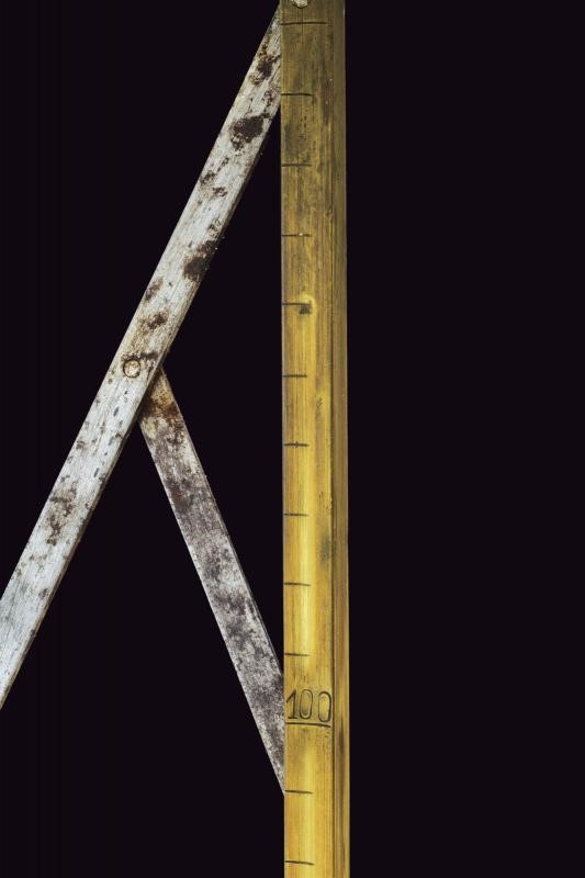 Bastone da misurazione con metro e squadra incorporati, circa 1900
