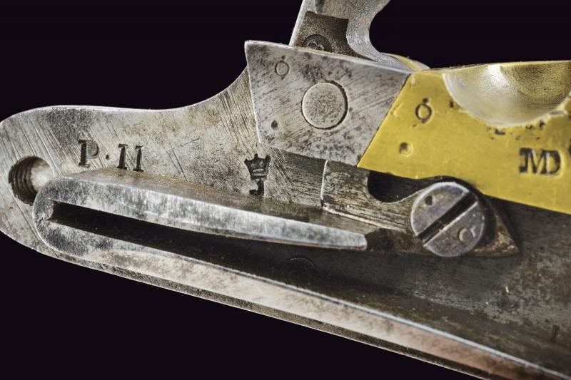 Pistola a pietra focaia militare, batteria con meccanica completa e scodellino in ottone, fine XV...