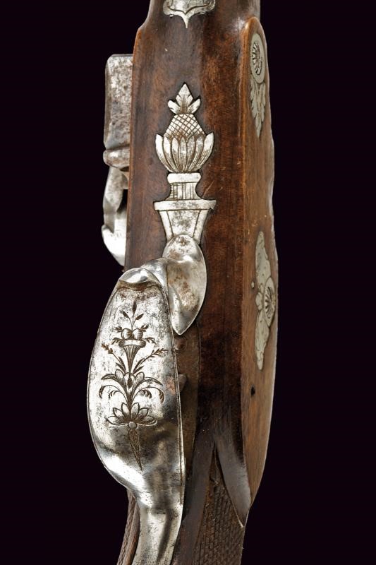 Rougé, Pistola a pietra focaia, canna ottagonale micro-rigata brunita e damascata, Belgio, circa ...