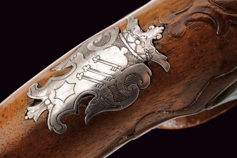 Maestro J. Mond, Coppia di pistole a pietra focaia in calibro 11,5 mm con fornimenti in argento, ...