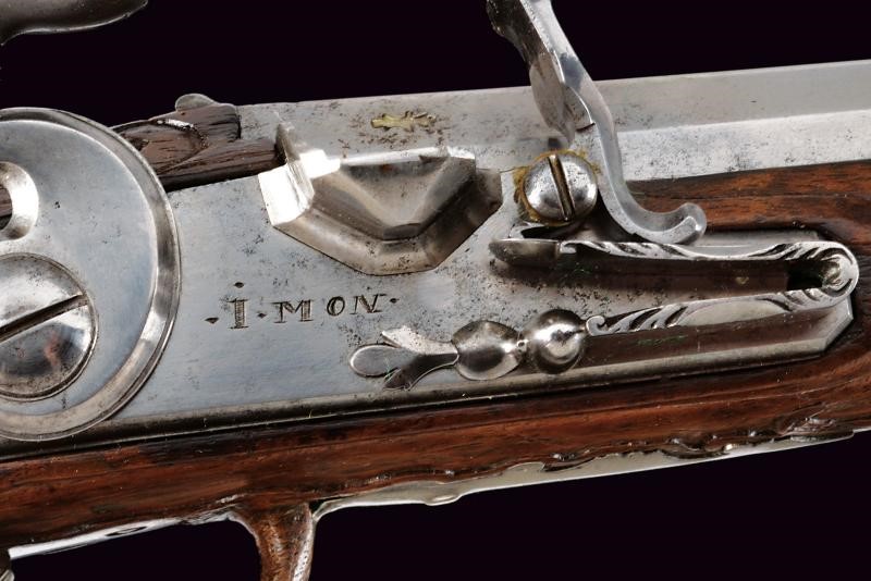 Maestro J. Mond, Coppia di pistole a pietra focaia in calibro 11,5 mm con fornimenti in argento, ...