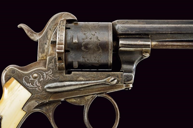 Revolver a spillo, canna ottagonale rigata e tamburo a sei colpi, cal. 7,4 mm