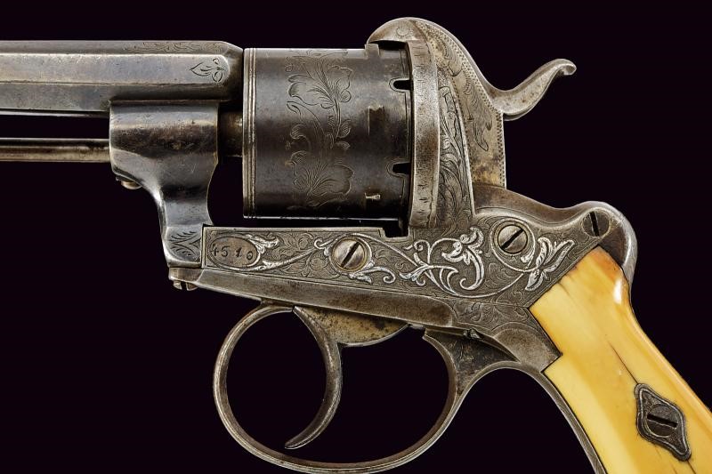 Revolver a spillo, canna ottagonale rigata e tamburo a sei colpi, cal. 7,4 mm