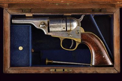 Arma da fuoco, revolver a tamburo 3-1/2" calibro .38, canna tonda rigata, in cassetta
