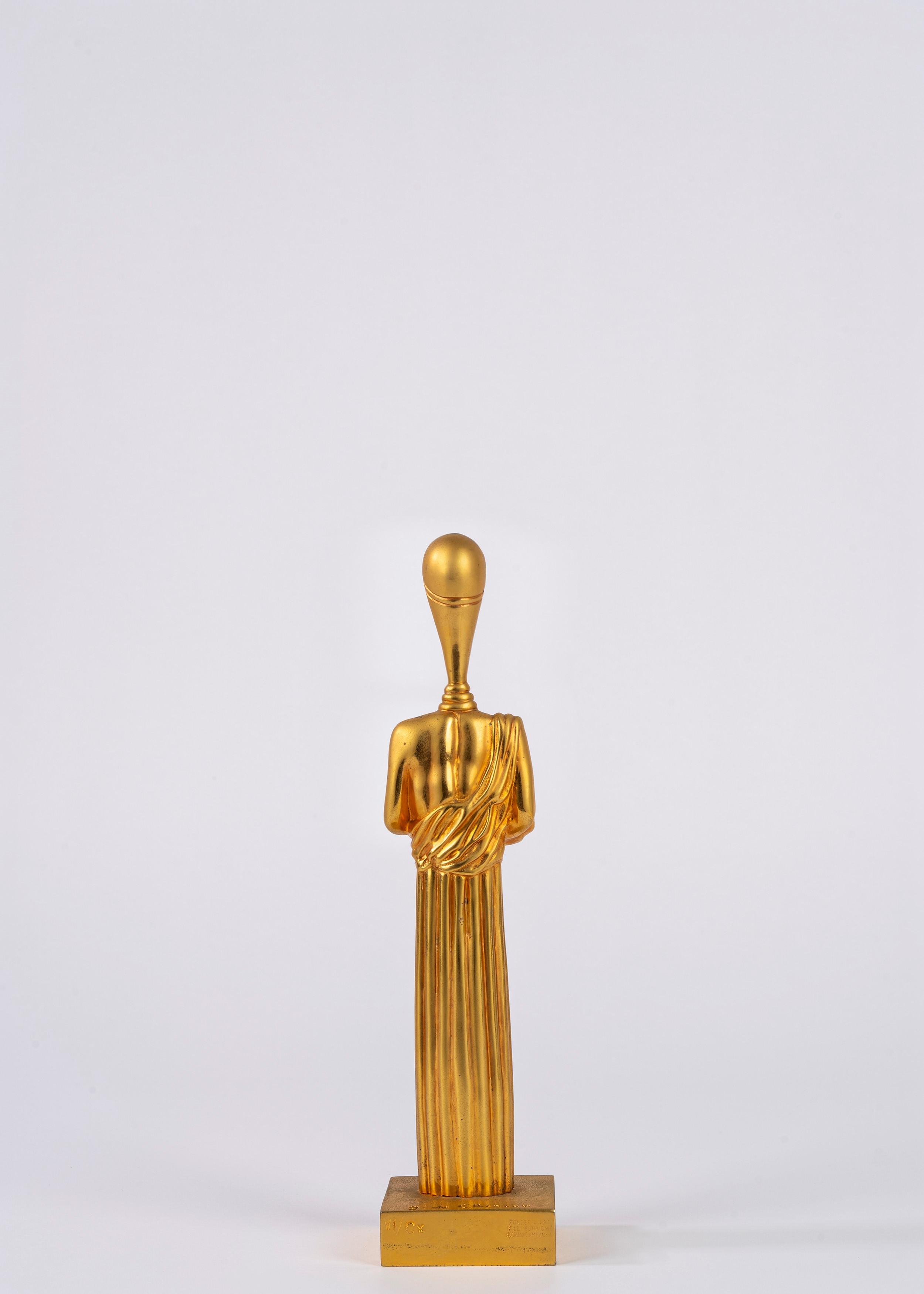 Giorgio De Chirico - La musa dell’antichità, bronzo dorato (es. VI/CX)