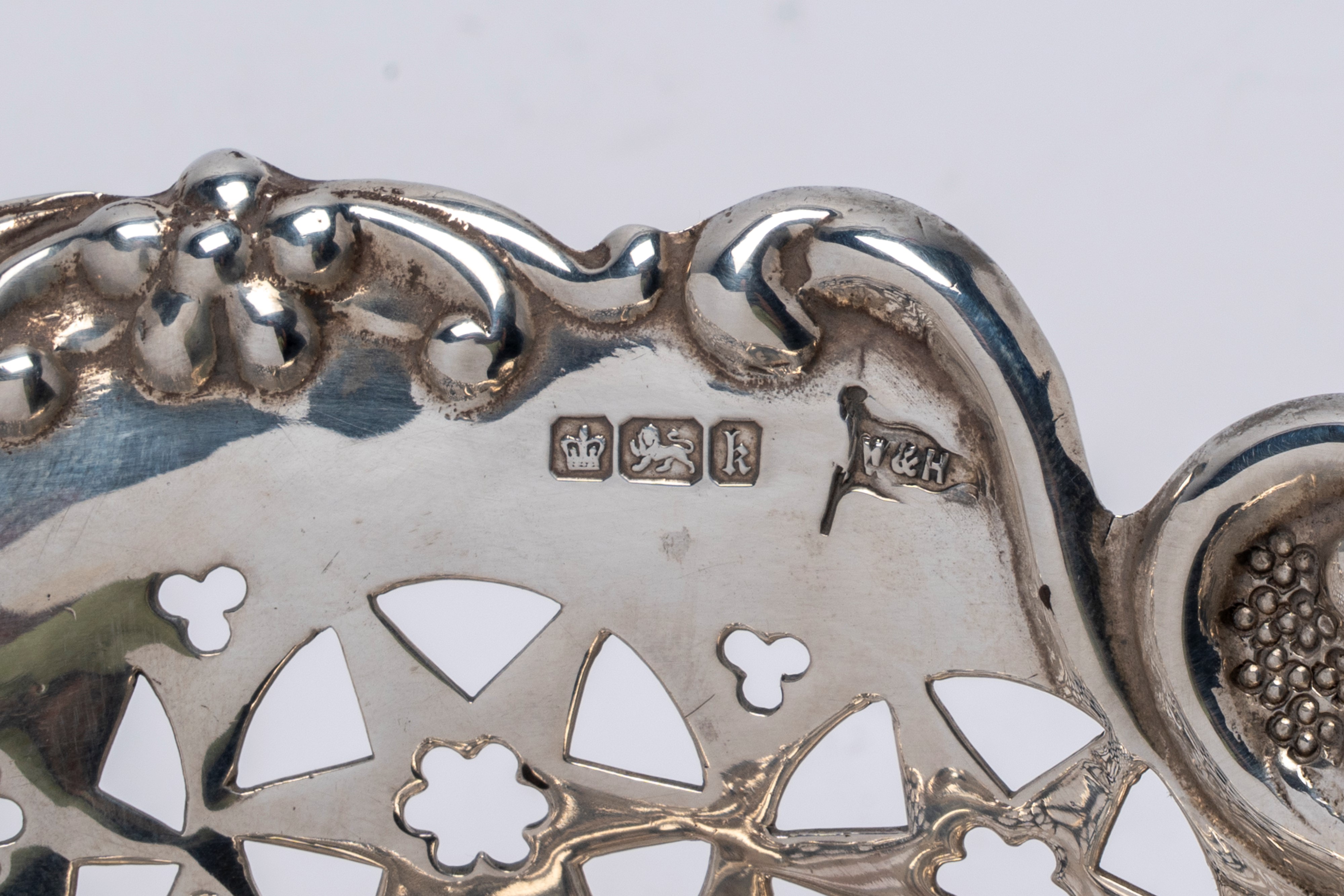 Walker & Hall, Cestino in argento 925 traforato (Sheffield, 1902/03)