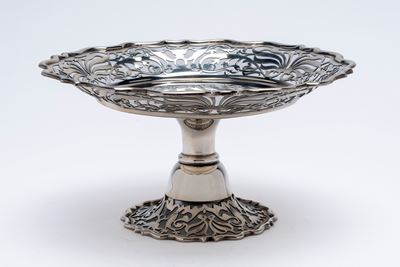Goldsmiths & Silversmiths Co. Ltd., Alzata porta dolci circolare in argento 925