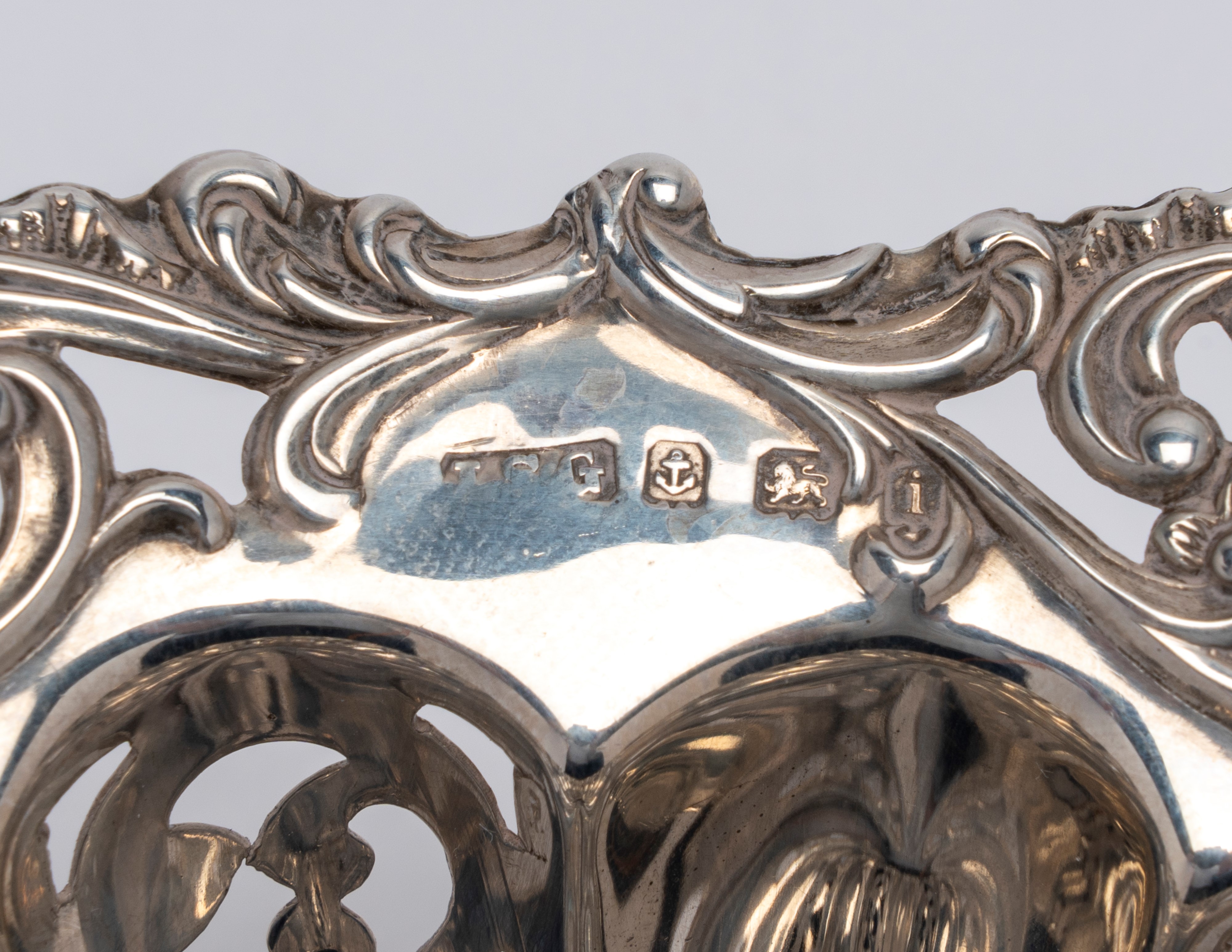 Alzatina traforata in argento 925, Birmingham (Inghilterra), 1908/1909