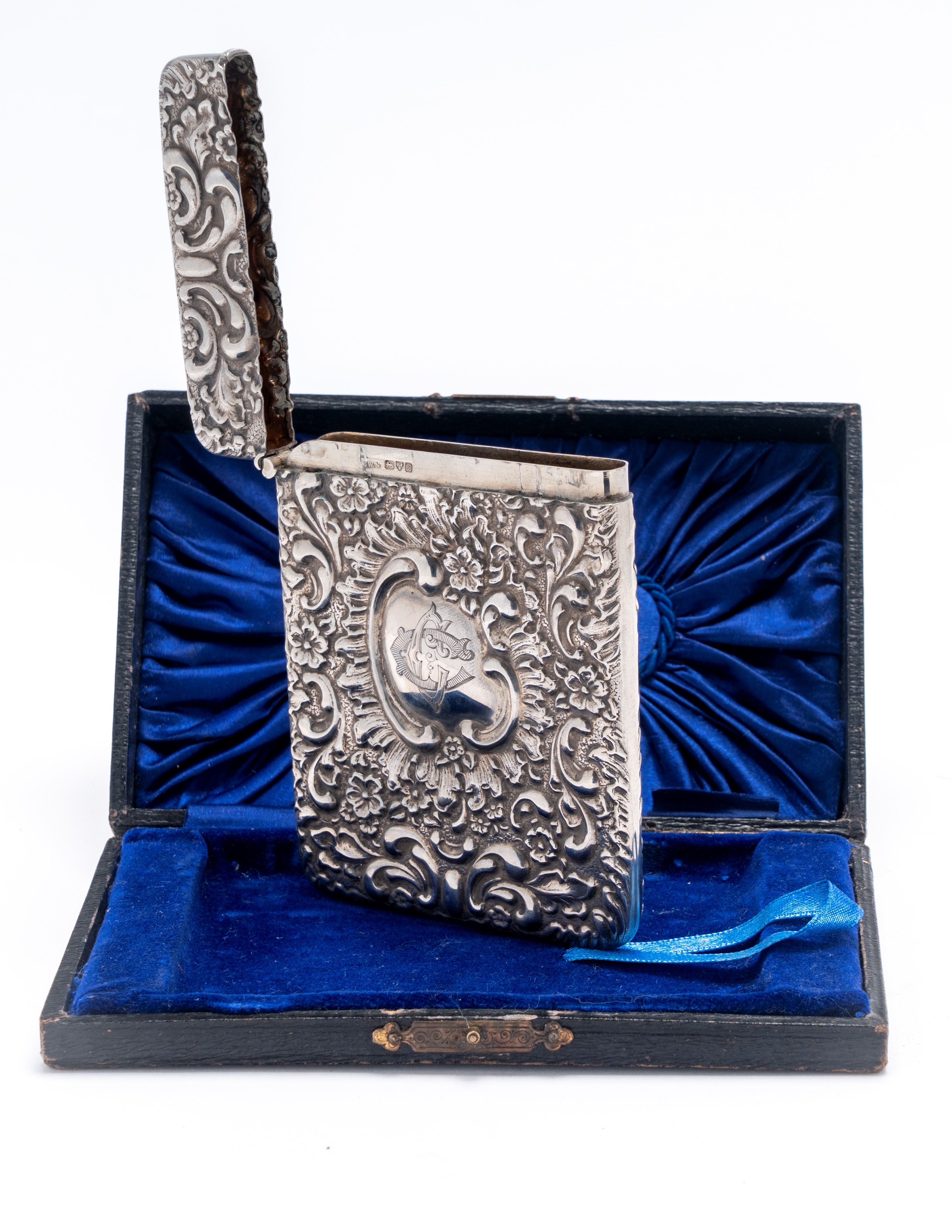 William Neale, Scatola porta biglietti in argento sbalzato, Chester 1902/3