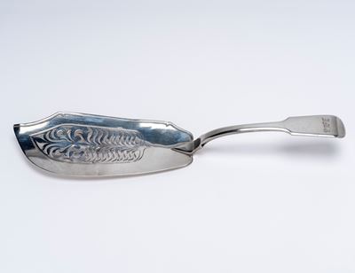 Inghilterra (Londra, 1819/20), Paletta in argento 925 con monogramma e decoro traforato