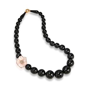 Necklace with wood and rose quartz