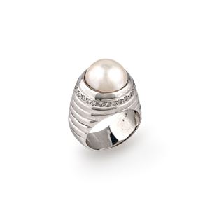 Ring with mabe pearl