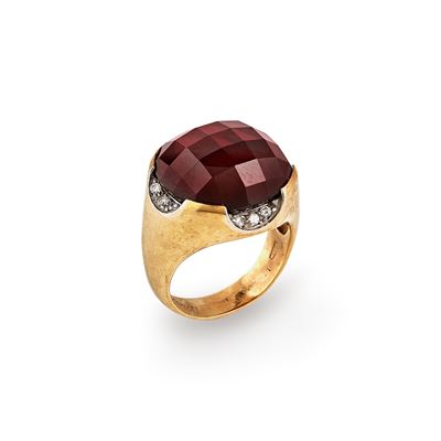 Harpo, Anello con pietra rossa sfaccettata in oro giallo 18k