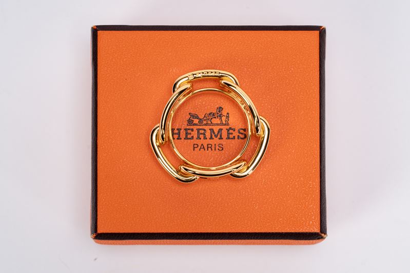 Hermès - Anello “Regate” per foulard in metallo dorato