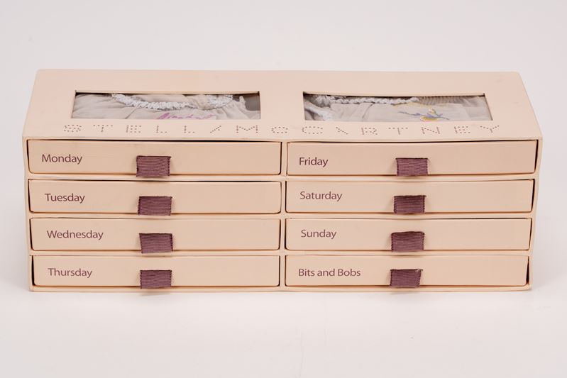 Stella Mccartney - Box settimanale a cassettini, collezione di slip con decori floreali