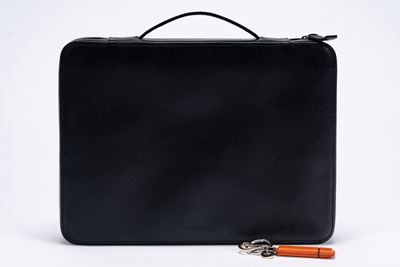 Porta documenti in saffiano nero con chiusura a cerniera e accessori