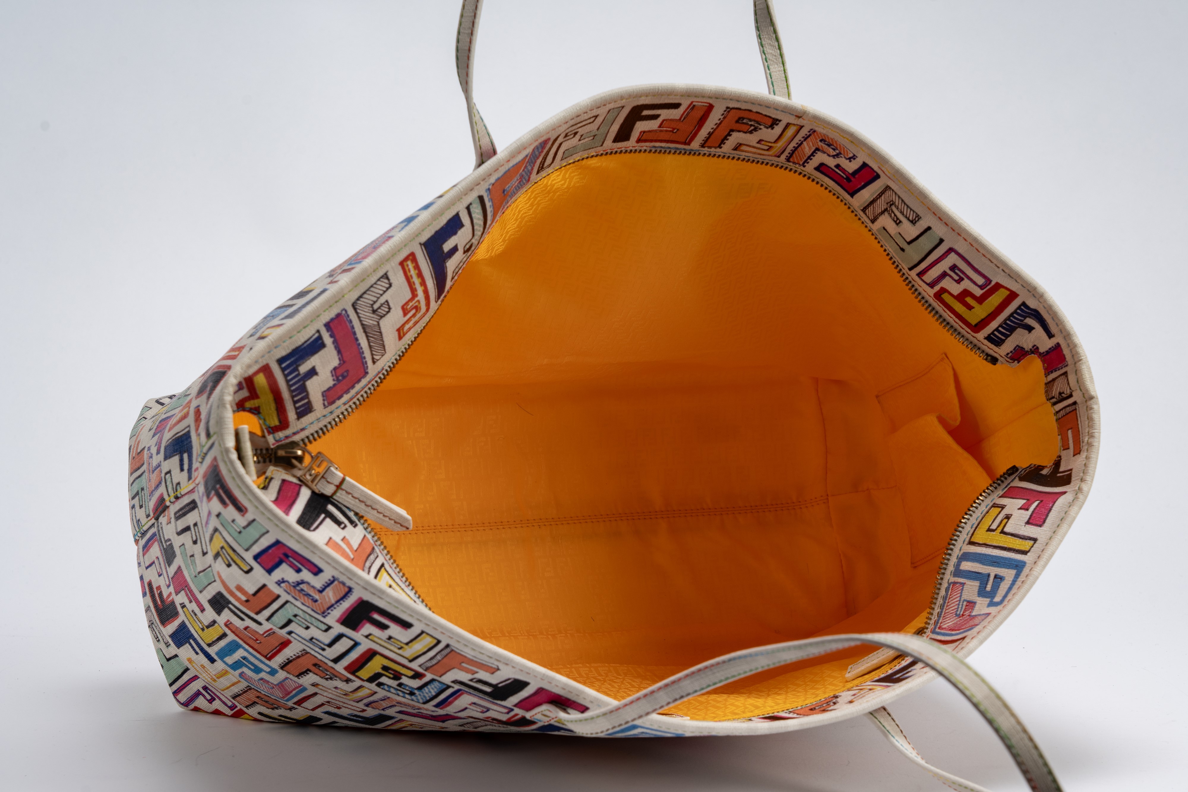 Fendi - Borsa Roll, tessuto spalmato multicolor con motivo Zucca