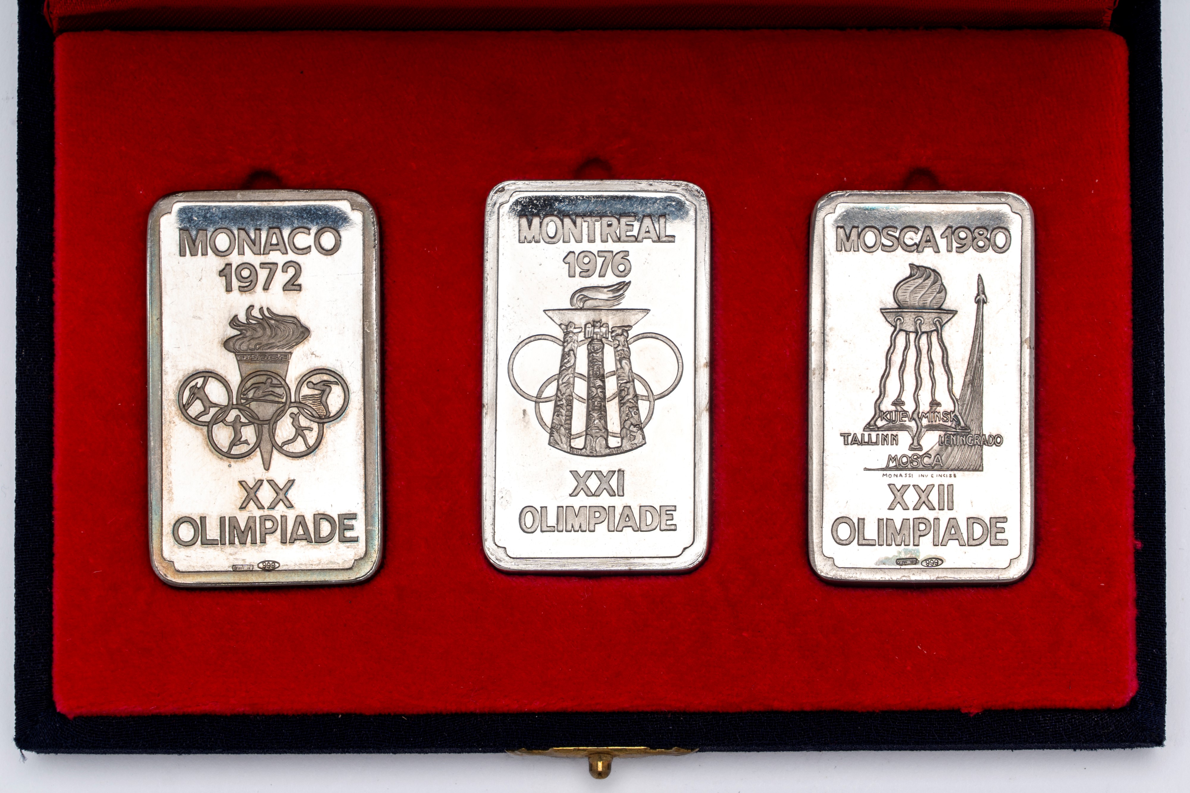 Gruppo di tre lingotti celebrativi delle Olimpiadi, argento 999