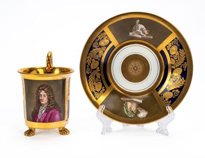 Porcellana decorata, Tazza con piatto con fondo oro e blu, Parigi (c. 1825)