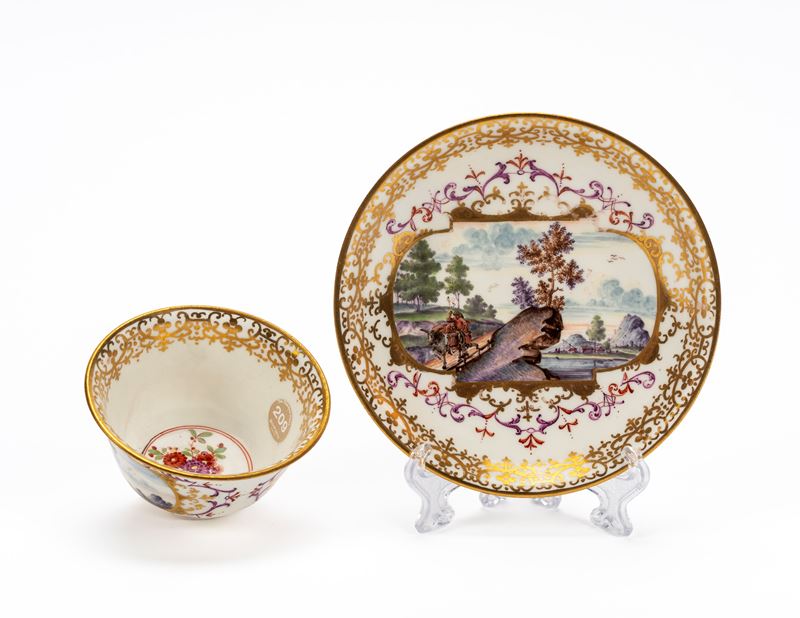 Meissen, Tazzina da tè con piattino, circa 1725