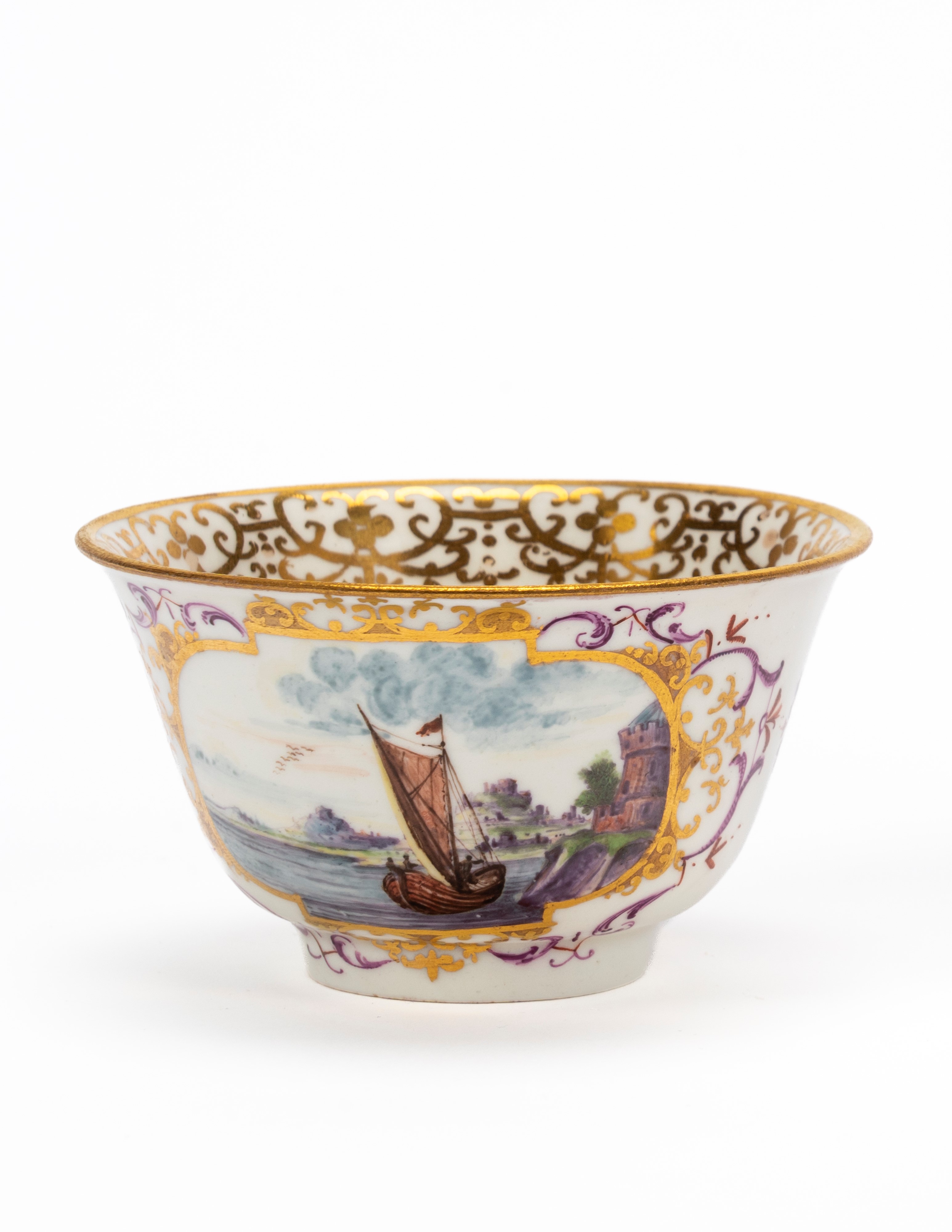 Meissen, Tazzina da tè con piattino, circa 1725