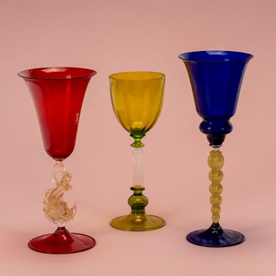 Calici in vetro di Murano, tre pezzi (rosso, blu e verde)